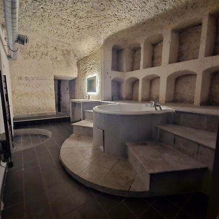 Saint-Étienne-de-ChignyTroglodyte Baths公寓 外观 照片