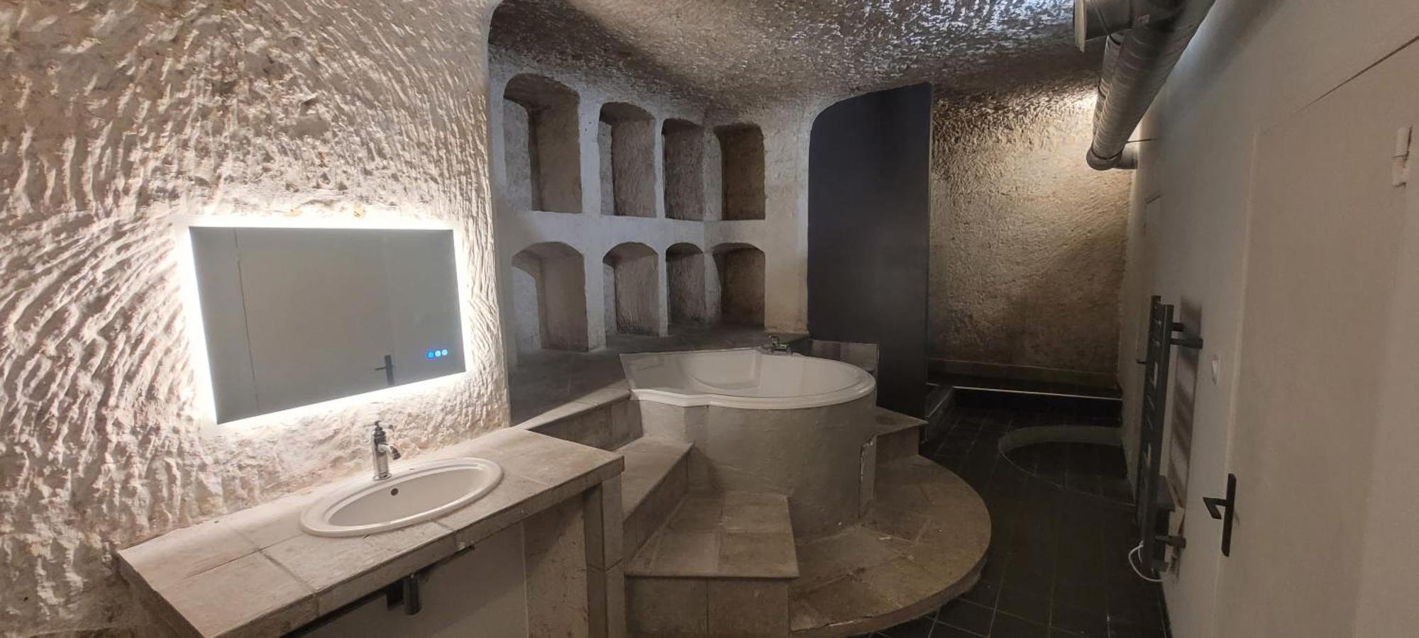 Saint-Étienne-de-ChignyTroglodyte Baths公寓 外观 照片