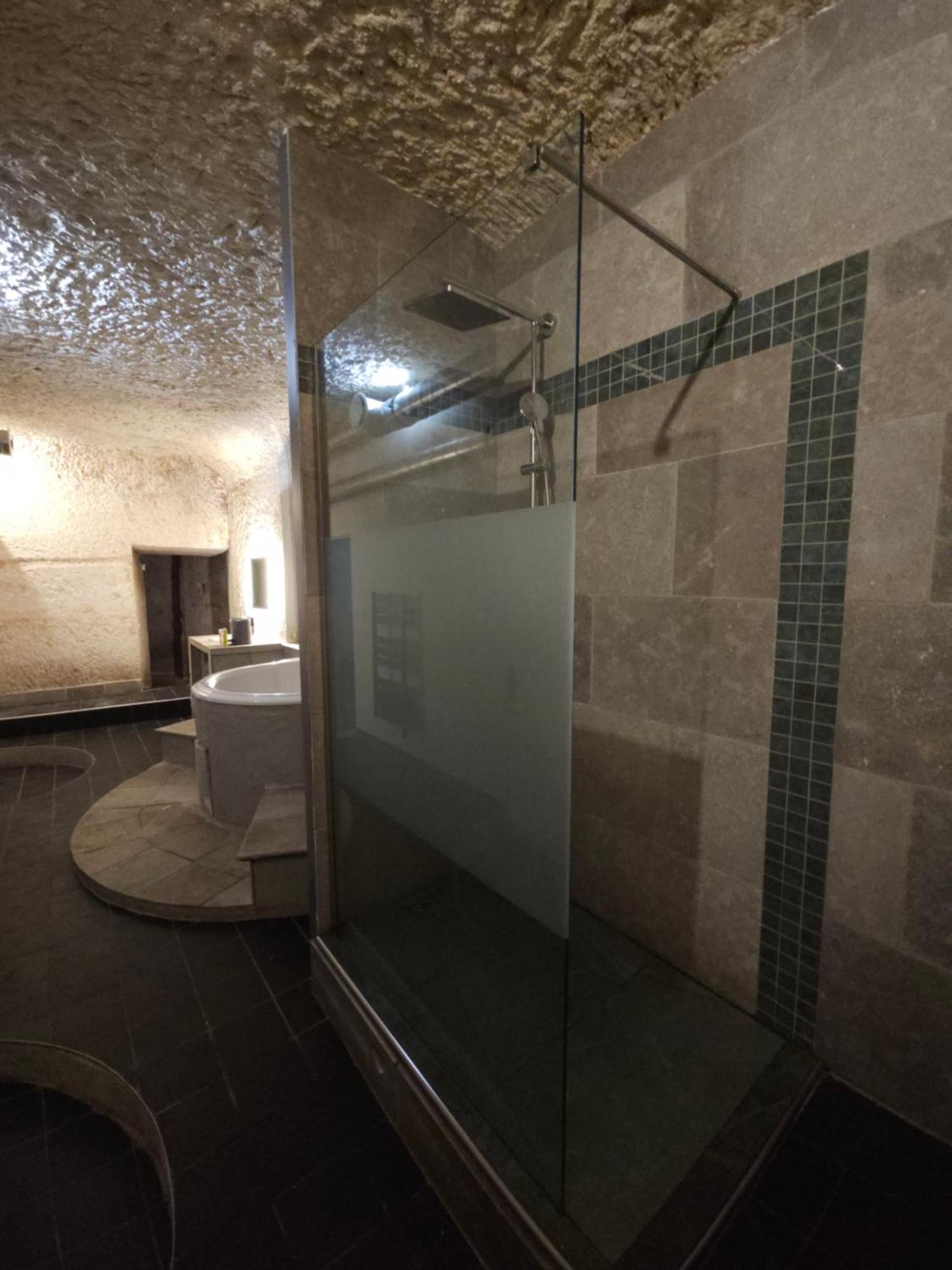 Saint-Étienne-de-ChignyTroglodyte Baths公寓 外观 照片